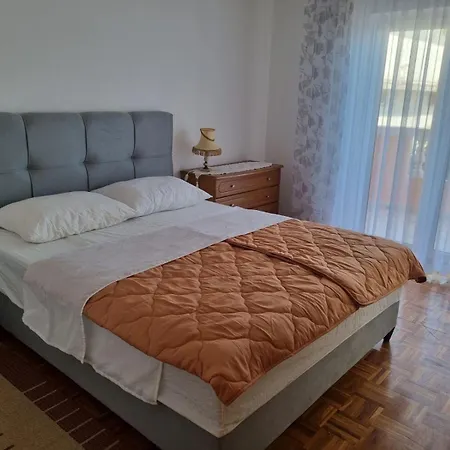 Lescanec Apartment *