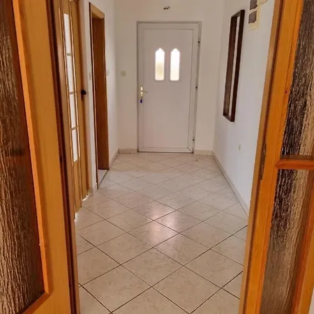 Apartment Lescanec