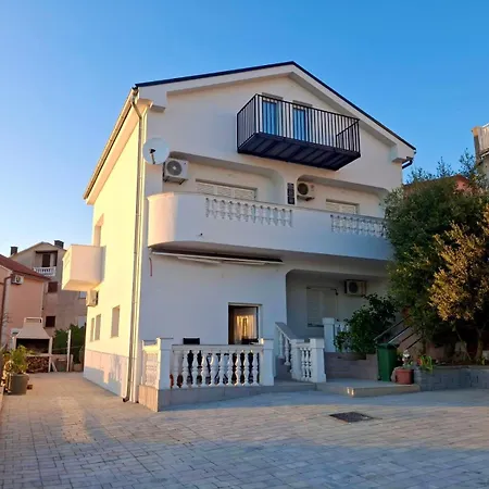 Lescanec Apartment *