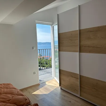 Lescanec Apartment *