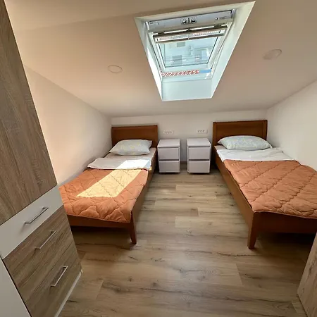 Lescanec Apartment *