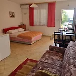 Apartment Lescanec *
