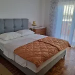 Lescanec Apartment *