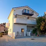 Lescanec Apartment *
