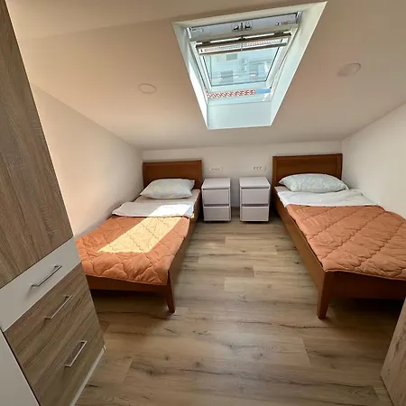 Lescanec Apartment *
